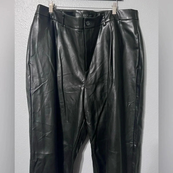 NWT Eloquii Faux Leather Pants Sz 22W Black Wide Leg Pleated Trouser Pockets NWT - Picture 1 of 6